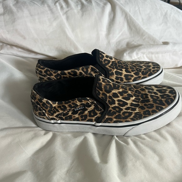 Vans 6.5 women’s cheetah/  Leopard Slip-On Sneakers - Picture 1 of 5